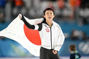 女子1000メートルに五輪連覇を狙って出場した高木だったが、結果は銅に。3大会連続、通算8個目のメダルとなったが、「表彰台で“この色が今の私の実力なんだ”と思って悔しさが込み上げてきた」と、次の種目にリベンジを誓った 撮影/JMPA