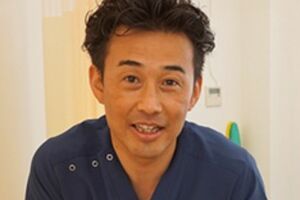 日焼けした及川容疑者（院長を務める整骨院のホームページより）