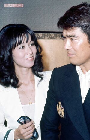 人気ドラマ『キイハンター』での共演がきっかけで交際した故・野際陽子さんと婚約を発表（'72年撮影）
