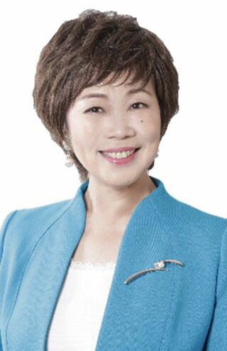 笠間節子（ローズ）さん●瞬笑コミュニケーション協会代表。生命保険会社に約25年在職し、営業管理職、営業教育部で職員育成に務める。退職後は、生保営業マンを対象とする研修会社・染宮教育総研株式会社の顧問に就任。2020年に一般社団法人瞬笑コミュニケーション協会を設立。オリジナル講座や、表情・声・姿勢などの非言語コミュニケーションに特化した活動を展開中。