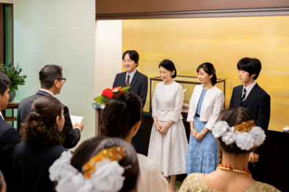 '23年7月、佳子さまはワンピースを着用され、日本パラグアイ学院の生徒と懇談された