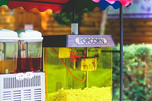 テーマパークでは必ず売っているポップコーン