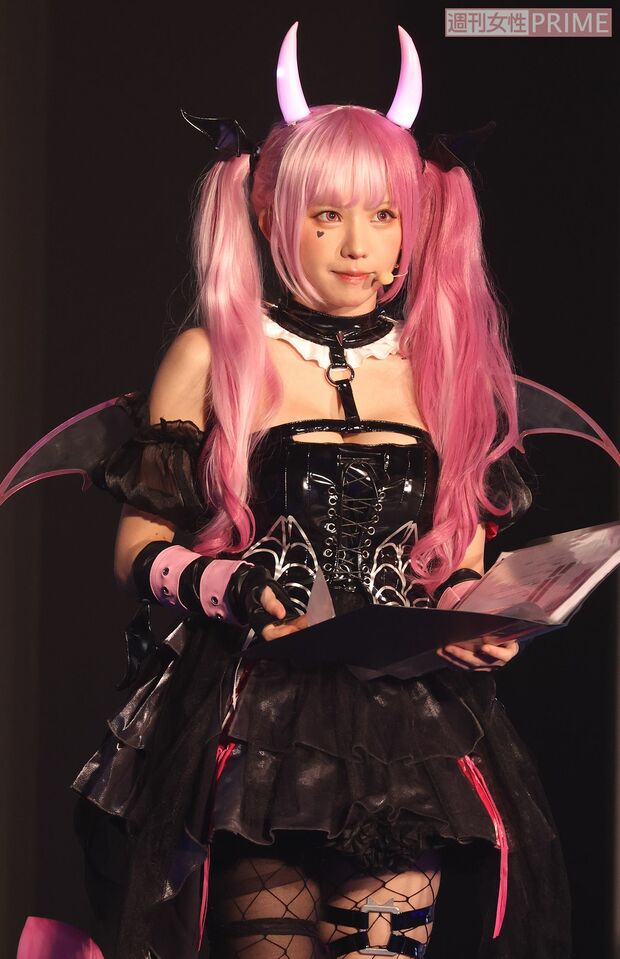 ’22年11月、ゲーム『荒野行動』の５周年記念イベントに参加するえなこ