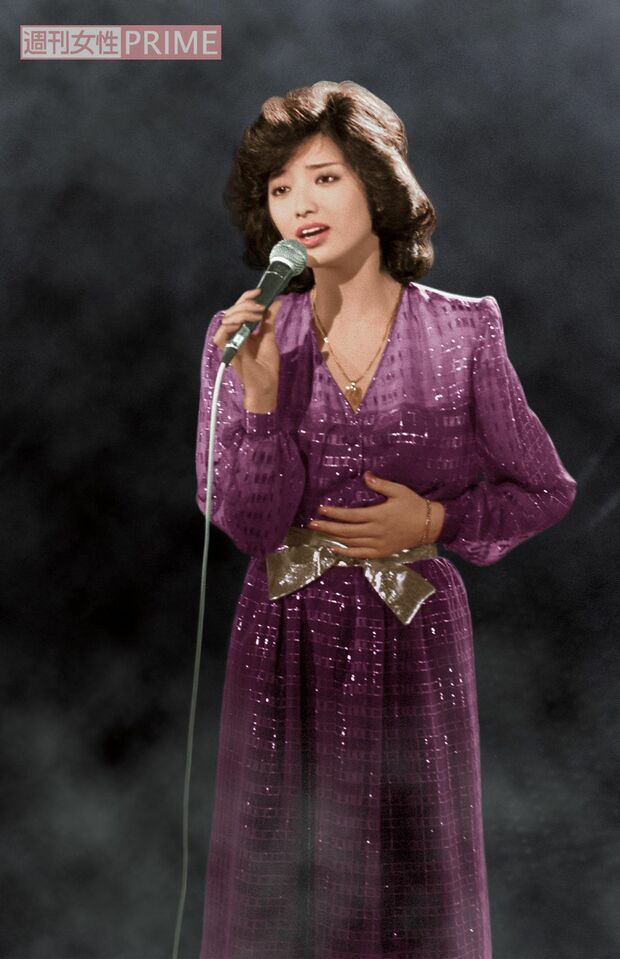 『ザ・ベストテン』で歌唱する山口百恵