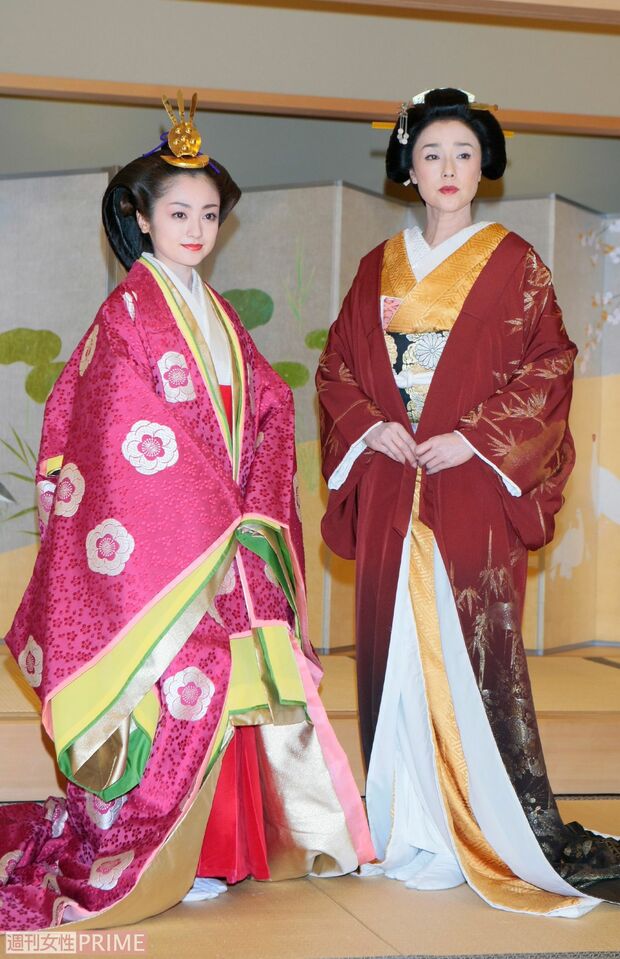 舞台『大奥』での安達祐実と浅野ゆう子（'07年）