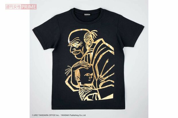 黒のボディに箔プリが施されていて華やかな１枚。切り絵の風合いが活かされているデザイン