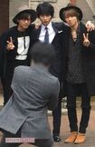 2017年に明治学院大学を卒業した中島健人。大学の後輩の永瀬廉(左)と元「7ORDER」の阿部顕嵐