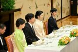 国の要人を招いた『午餐』に臨まれたご一家。費用は『内宴』と合わせて億越えとも囁かれている