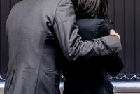 少女を暗闇で“バックハグ”した変態教師の口癖は「パトカーの世話にはなるな」