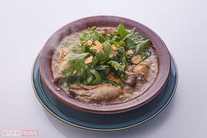 牡蠣と春菊のアヒージョ