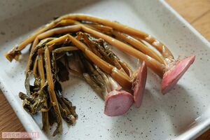 すんきは日本の伝統的発酵食品の中でも植物性乳酸菌だけで作る漬物。塩分を控えたいという人にもおすすめ　撮影／竹内章雄