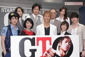 2014年のフジ系ドラマ『GTO』の制作発表時の滝沢沙織（写真後列中央）。主要脇役や準レギュラー的な立ち位置が多かった