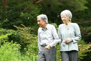 7月25日、那須御用邸の敷地内や休憩所『嚶鳴（おうめい）亭』周辺で散策を楽しまれた上皇ご夫妻