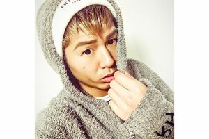 キメ顔の浅岡容疑者(SNSより)