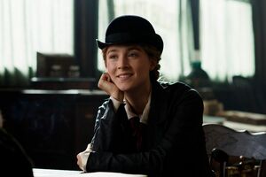 ジョー（シアーシャ・ローナン）