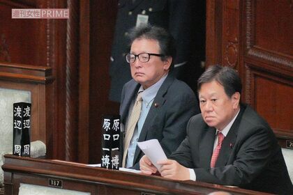 衆院選で落選した中道の渡辺周元議員、左は原口一博元議員