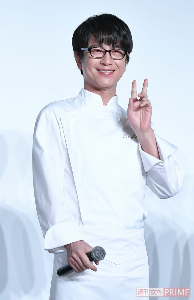 ピースサインがかわいい及川光博