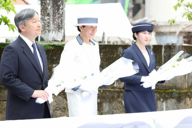 両陛下のご意向もあって沖縄への慰問には愛子さまのご同行が実現した（6月5日）