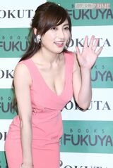 2人の女児を出産した後もスタイルを維持する熊田曜子（2017年）