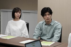 結城は実の娘・はなのドナーとして骨髄移植の手術が決まった矢先に、殺人の濡れ衣を着せられることに　『TWOWEEKS』(c)フジテレビ