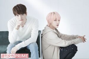 超新星のソンジェ(左)とユナク(右)