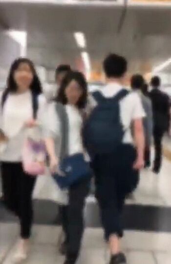 '18年にツイッターに投稿された“ぶつかり男”の動画より。