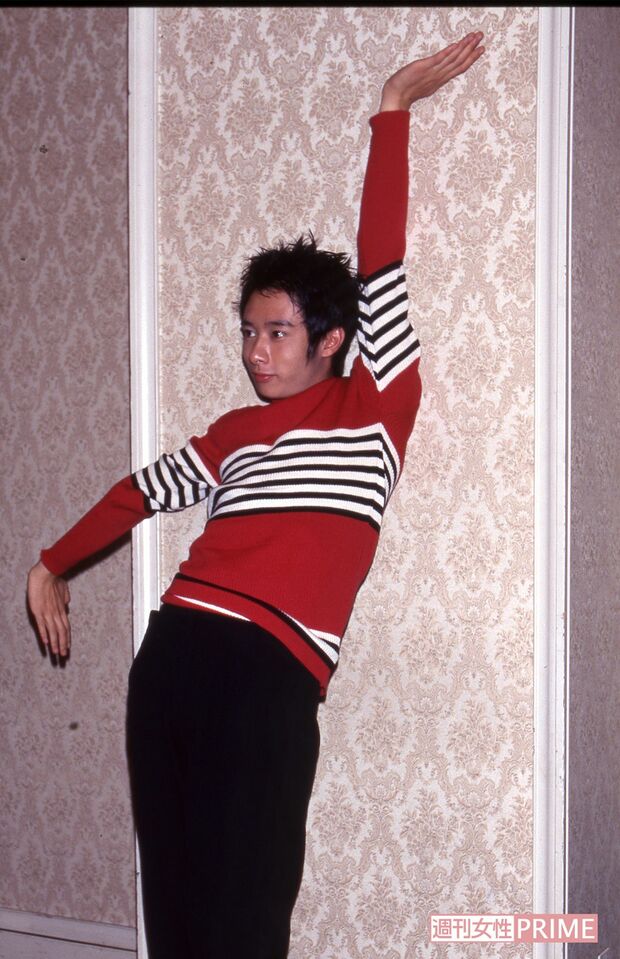 '98年、ドラマ『ボーイハント』記者会見。中性的な“フェミ男”ファッションがブームになったいしだ壱成