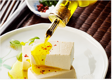 オリーブハートでは素材に“かける”だけという新しいオリーブオイルの使い方を提案（公式サイトより）。