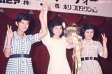 森昌子、山口百恵、石川さゆりがイベントで3ショット（1975年8月27日）