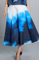 佳子さまが着用された『AKIKO OGAWA』の9万9000円のスカート（ブランド公式HPより）