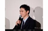 ファンクラブ会員に向けたトークイベントの写真を投稿した吉沢亮。短髪にイメチェン（公式Xより）