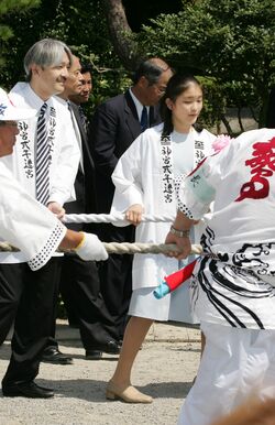 ’06年7月に伊勢神宮の式年遷宮で伝統行事「お木曳」に参加されたおふたり