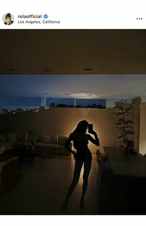 「ただの露出狂」と指摘されてしまったローラの投稿（本人インスタグラムより）