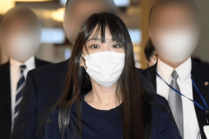 '21年11月、ニューヨークでの新生活のため羽田空港を出発した小室眞子さん