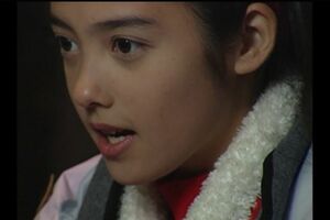 初代にアイドル歌手役として出演していた中山エミリ