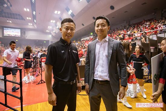 米盛新社長に1万人収容のアリーナ建設計画を託した島田さん。今後もさらなる「顧客満足の向上」を目指していく　