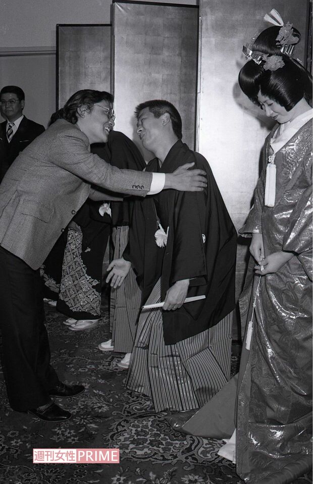 1976年1月15日、小松さんの披露宴にて。左が伊東さん