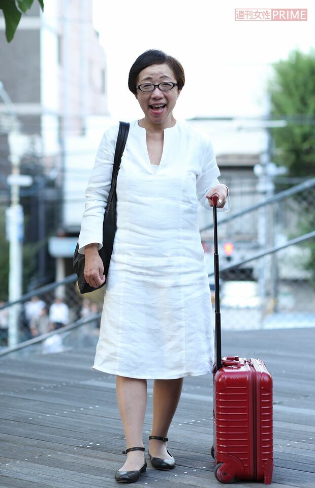 取材当日、重い荷物を引いてさっそうと登場した三輪さん