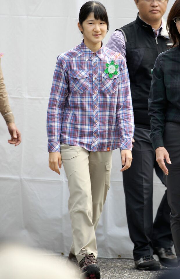 夏ごろは「スリムになった」との評判や報道が増えた（'16年8月・「山の日」を記念する式典）