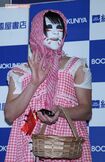 2012年、ブログ本の出版記念握手会でなぜか「マッチ売りの少女」になった樽美酒研二