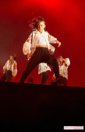 ヒップホップダンスを披露する佳子さま。ほかのダンサーたちと比べてダンスは見劣りせず、表現力はむしろ秀でていた