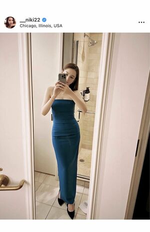 物議を醸したNikiの結婚式ドレス（本人インスタグラムより）