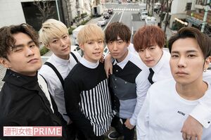 CODE-Vの6人。左からテフン（19）、ソル（29）、ウシク（25）、サンウ（31）、ルイ（30）、ナロ（30）　撮影／高梨俊浩