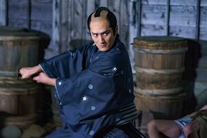 卯之吉(左)と幸千代の2役を演じるBS時代劇『大富豪同心2』