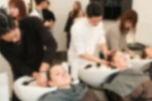 阿部容疑者は丁寧に指導する講師だったという（学校HPより）