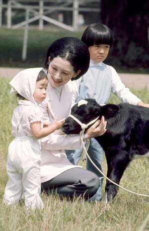 子育て中には当時流行した“パンタロンスーツ”を('71年8月)