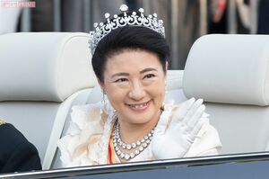 甚大な台風被害を考慮して延期となったパレード。直前まで衣装を熟考された雅子さま(11月10日)