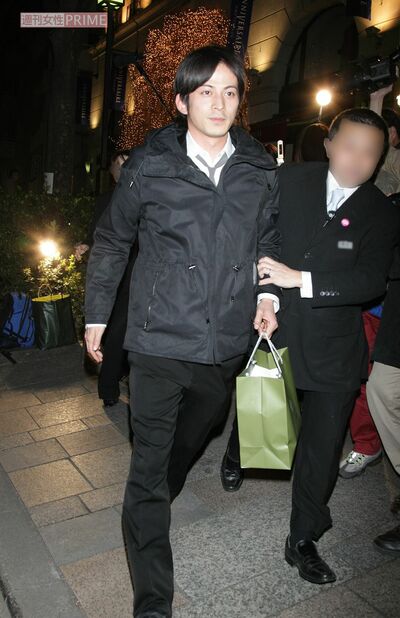 2008年3月、高岡蒼佑（当時は蒼甫）と宮崎あおいの披露宴に出席した岡田准一