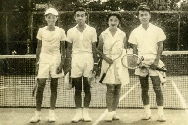 美智子さまが陛下と運命の出会いを果たされたテニスの試合。左は美智子さまのペアだったカナダ人のドイル少年