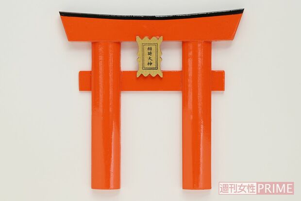 伏見稲荷神社（京都府京都市）約1万基ともいわれる鳥居が立つ境内がインスタ映えすると、外国人や若い旅行者も増えている稲荷大社の総本宮。キツネ型の絵馬も有名だが、本殿横にある祈祷受付所にある鳥居型の絵馬も◎  撮影／齋藤周造